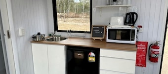 Charming Pet-Friendly Tiny House with Firepit in Queensland, Australia
