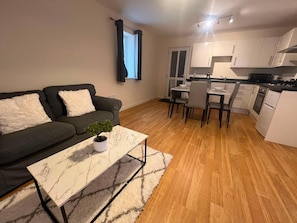 Unclassified image, 5 of 10, button - First Floor One Bedroom Apartment for Upto 3 (Stonehouse)