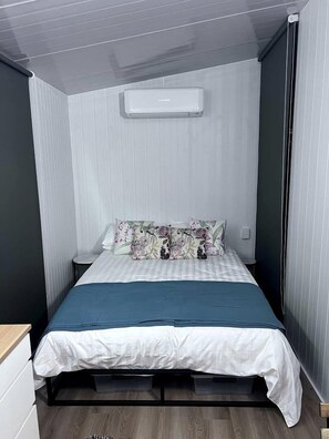 Unclassified image, 4 of 14, button - Relaxing Tiny House Nearby the Beach in Queensland, Australia (Redridge)