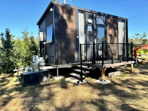 Unclassified image, 2 of 14, button - Relaxing Tiny House Nearby the Beach in Queensland, Australia (Redridge)