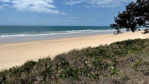 Unclassified image, 5 of 14, button - Relaxing Tiny House Nearby the Beach in Queensland, Australia (Redridge)