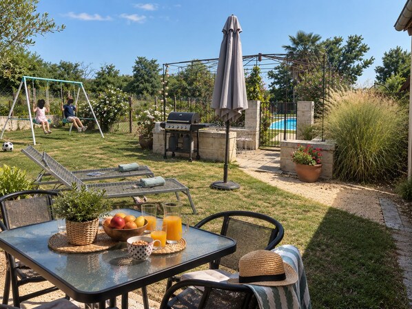 Unclassified image, 1 of 17, button - Vrbo Property (Bourdeilles)