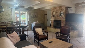 Unclassified image, 5 of 17, button - Vrbo Property (Bourdeilles)