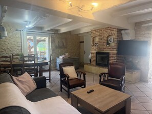 Unclassified image, 5 of 17, button - Vrbo Property (Bourdeilles)