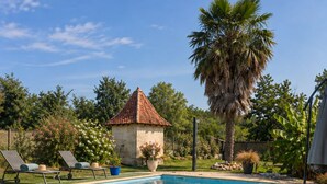 Unclassified image, 4 of 17, button - Vrbo Property (Bourdeilles)
