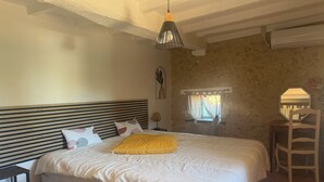 Room - Vrbo Property (Bourdeilles)