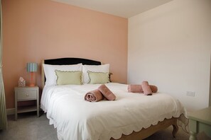 Unclassified image, 2 of 28, button -  Spacious New build central Stafford house close to Train Station with Parking (Stafford)