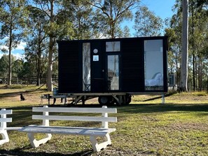 Unclassified image, 4 of 15, button - Lovely Tiny House Surrounded by Beautiful Rustic Landscape in Queensland, Australia (Lagoon Pocket)