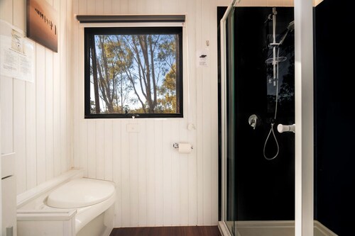 Luminous Tiny House Perfect for Water and Winter Sports in Victoria, Australia