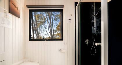 Luminous Tiny House Perfect for Water and Winter Sports in Victoria, Australia