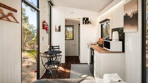 Private kitchen - Luminous Tiny House Perfect for Water and Winter Sports in Victoria, Australia (Howes Creek)