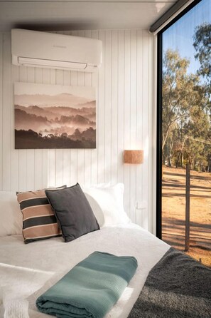 Unclassified image, 5 of 15, button - Luminous Tiny House Perfect for Water and Winter Sports in Victoria, Australia (Howes Creek)