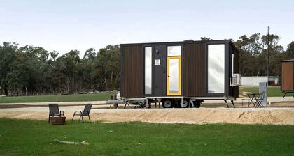 Tranquil Tiny House Farm Stay with Rolling Hill Views near Grampians, Warrenmang Victoria