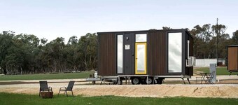 Tranquil Tiny House Farm Stay with Rolling Hill Views near Grampians, Warrenmang Victoria