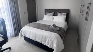 Unclassified image, 5 of 12, button - Room-private Room & Workspace in Dainfer (Johannesburg)