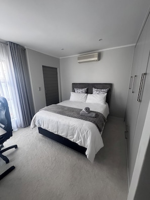 Room, 1 Bedroom, Garden View - Room-private Room & Workspace in Dainfer (Johannesburg)