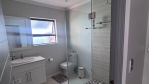 Unclassified image, 3 of 12, button - Room-private Room & Workspace in Dainfer (Johannesburg)