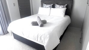 Unclassified image, 2 of 12, button - Room-private Room & Workspace in Dainfer (Johannesburg)