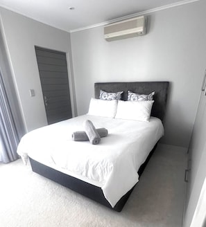 Room, 1 Bedroom, Garden View - Room-private Room & Workspace in Dainfer (Johannesburg)