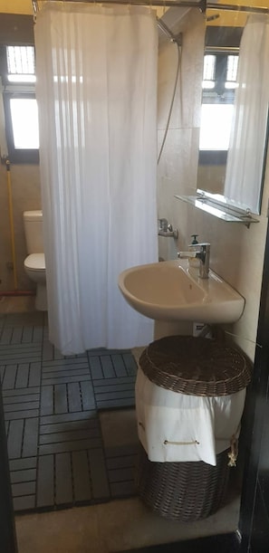 Bathroom - Casa Studio Large Roof Pool in Beverly Hills (Sheikh Zayed City)