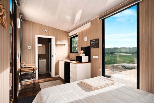 Peaceful Farmstay Tiny House Surrounded by Wildlife near Pyrenees Wineries, Victoria