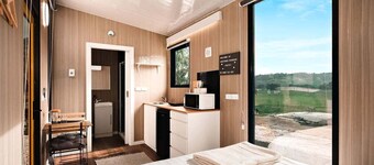 Peaceful Farmstay Tiny House Surrounded by Wildlife near Pyrenees Wineries, Victoria