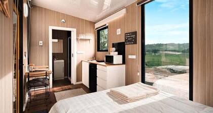 Peaceful Farmstay Tiny House Surrounded by Wildlife near Pyrenees Wineries, Victoria