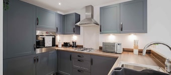 Stylish 4 Bedroom House With 2 Bathrooms