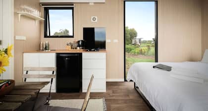 Farm Stay Tiny House with Nature Escape Views in Boneo, Australia