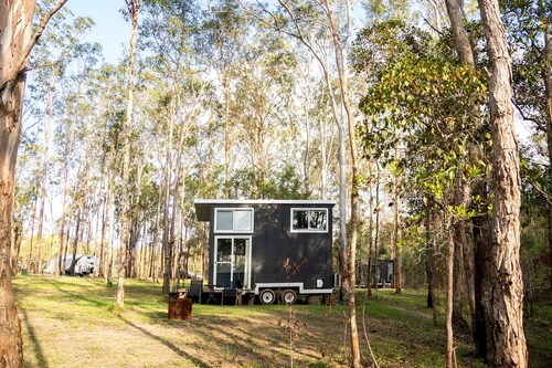 Tiny House Retreat with Farm Views and Cozy Comfort in Glenwood, Australia