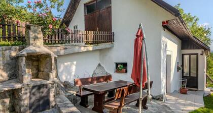 Holiday Homes Pr Pelaku with Sauna