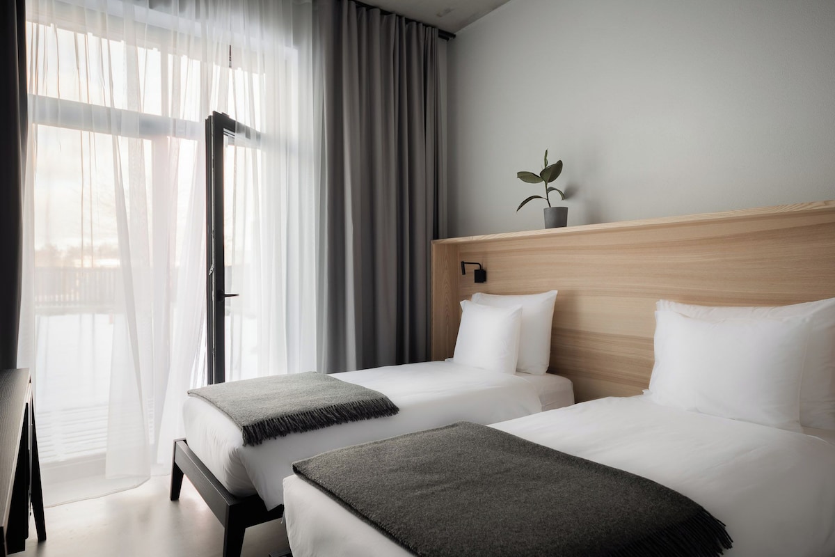 Phòng đôi hoặc 2 giường đơn phong cách cổ điển | Bộ đồ giường cao cấp, minibar, bàn, phòng cách âm
