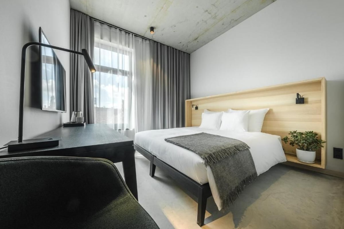 Phòng đôi hoặc 2 giường đơn cơ bản | Bộ đồ giường cao cấp, minibar, bàn, phòng cách âm