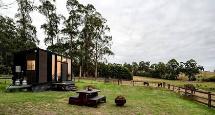Tiny House Getaway: Unwind in Warragul South's Enchanting Countryside