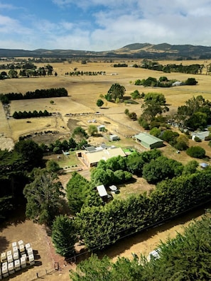 Unclassified image, 4 of 18, button - Fully Equipped Tiny House Perfect for an Intimate Getaway in Victoria (Lancefield)