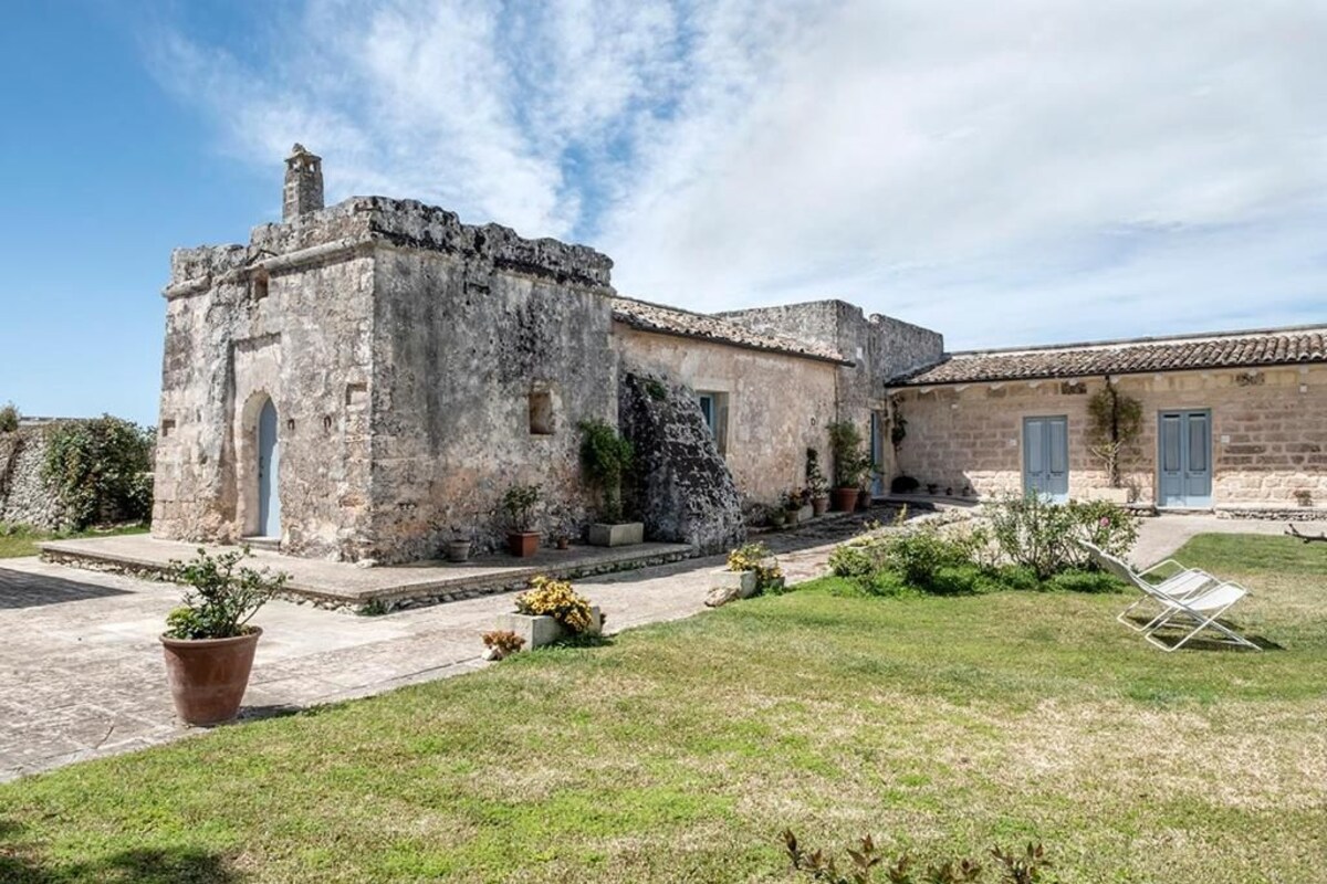 Quarto casal clássico, vista para o jardim | Fachada