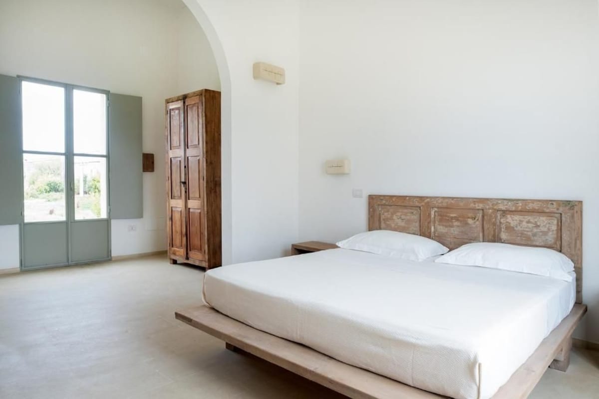 Habitació quàdruple Deluxe, pati, vistes al jardí | Caixa forta a l'habitació, habitacions insonoritzades i wifi gratuïta 