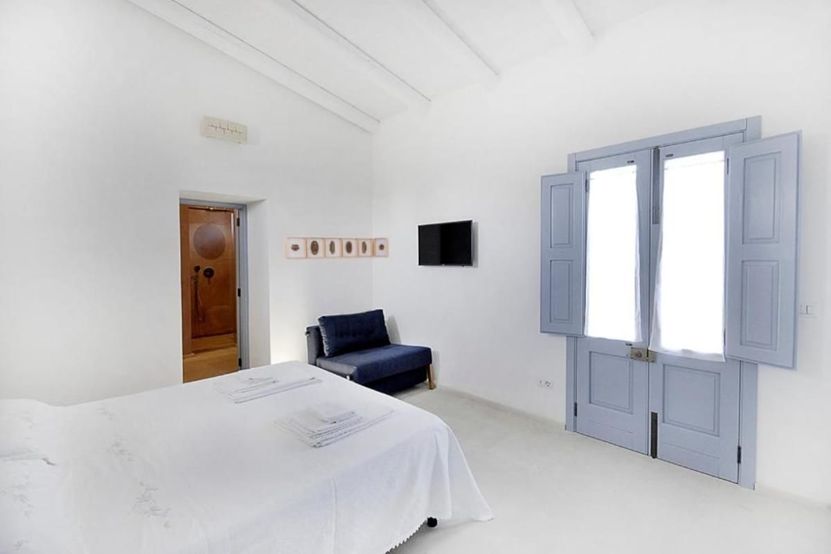 In-room safe, soundproofing, free WiFi