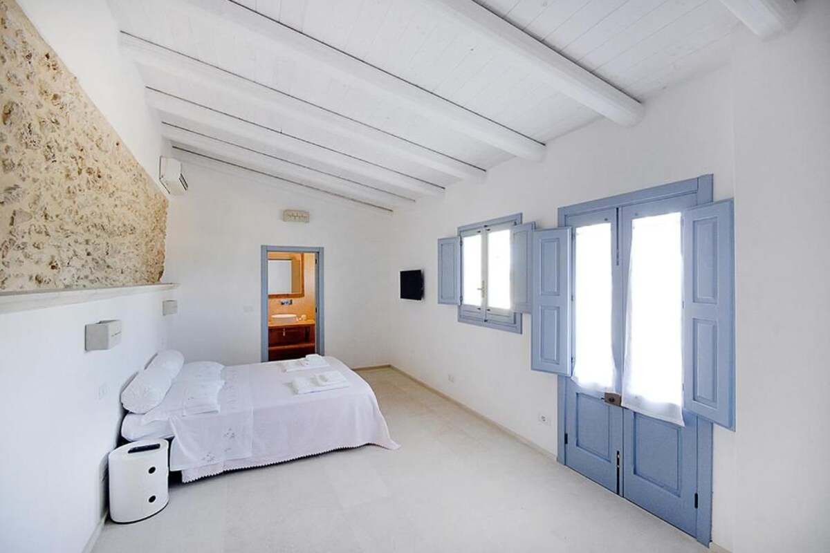 In-room safe, soundproofing, free WiFi
