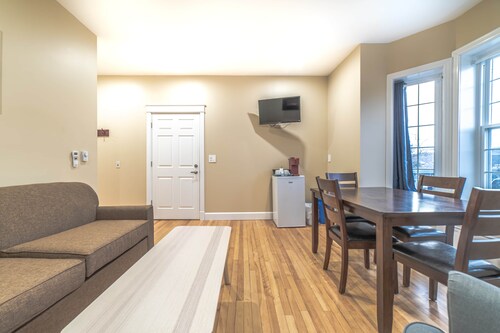Riverside Inn - Unit 1