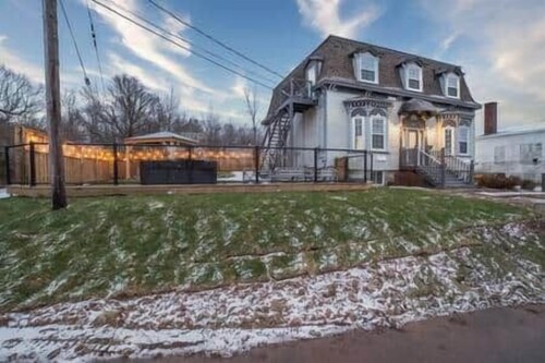 Riverside Inn - Unit 6 - Suite 2