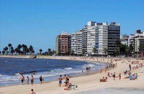 Beach - 1-Bedroom Apartment Near the Beach and Shopping! (Departamento de Montevideo)