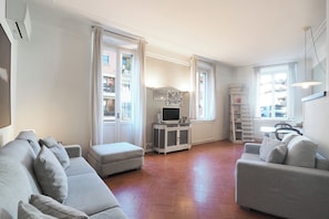 Unclassified image, 5 of 16, button - Contempora - Spacious and bright one-bedroom apartment just a stone's throw from City Life (Milano)