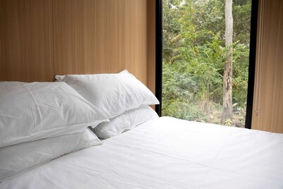 Relaxing Tiny House Escape with Stunning Rocky Creek Views, Nestled in the Foothills of the Bauple Mountains in Glenwood, New South Wales