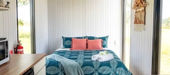 Beautiful Tiny House with Fantastic Vistas in Irongate, Queensland