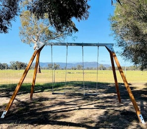 Unclassified image, 4 of 21, button - Dreamy Tiny House with Firepit, Tennis Court and Pool Table in Victoria, Australia (Dadswells Bridge)