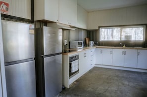 Unclassified image, 3 of 21, button - Dreamy Tiny House with Firepit, Tennis Court and Pool Table in Victoria, Australia (Dadswells Bridge)