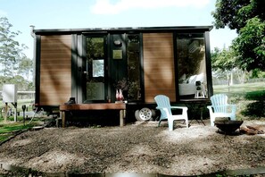 Unclassified image, 2 of 25, button - Tiny Home makes for the Perfect Sunshine Coast Rental (Palmwoods)