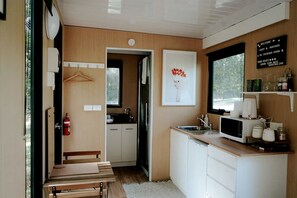 Unclassified image, 4 of 25, button - Tiny Home makes for the Perfect Sunshine Coast Rental (Palmwoods)