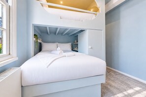 Room - Colourful Angel Home Made for Families - Pass the Keys (London)